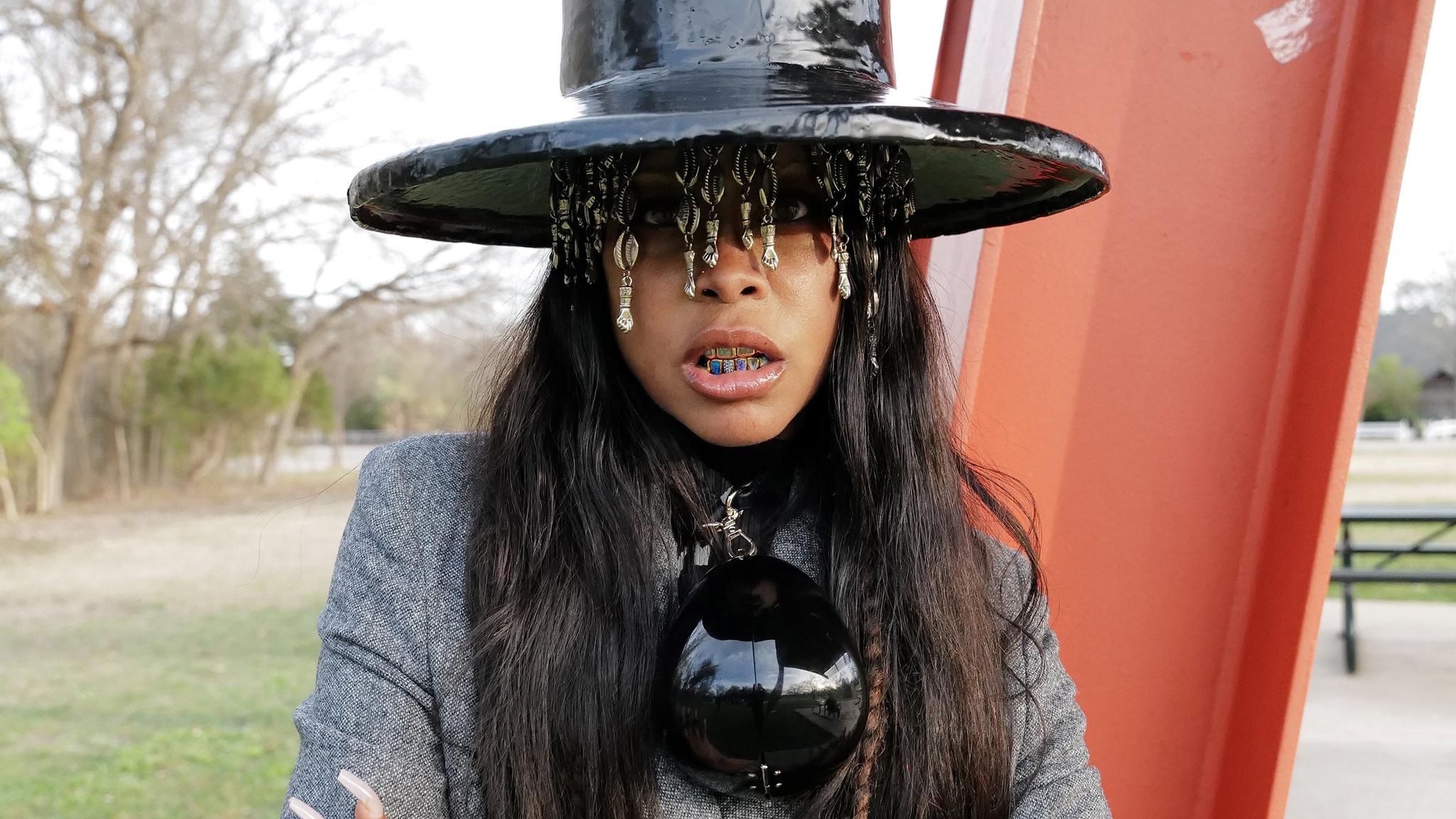 Erykah Badu and The Alchemist Present Abi and Alan (16 and Over)